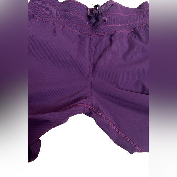 Lululemon Dance Studio Crop size 4 - Picture 3 of 3